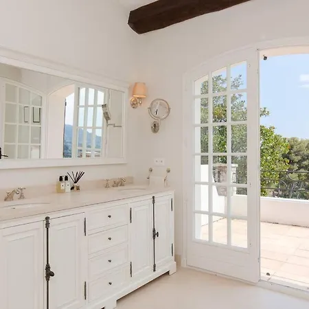 فيلة Luxury 5 Bedroom, 4 Bathroom In أنتيب