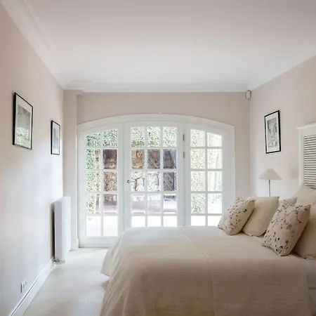 Luxury 5 Bedroom, 4 Bathroom In