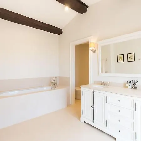 Luxury 5 Bedroom, 4 Bathroom In فيلة